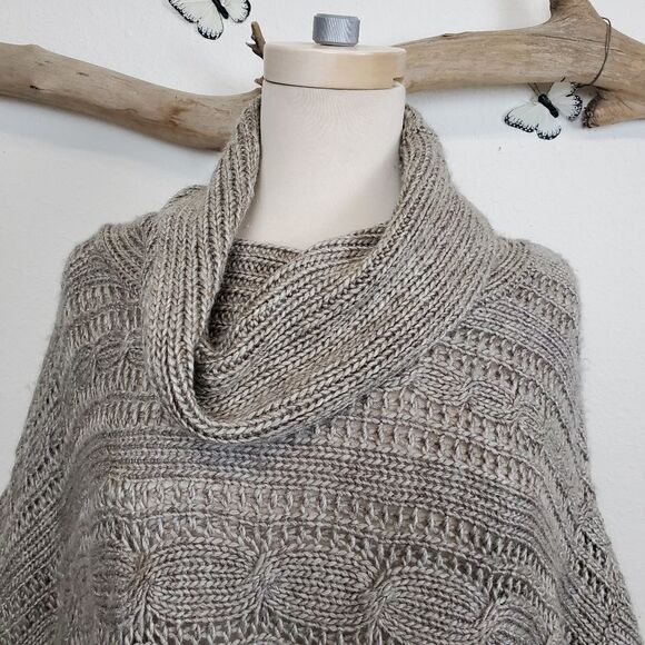 Fever oversized cableknit poncho sweater - Picture 6 of 11